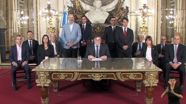 Javier Milei anunció por cadena nacional 30 medidas del Mega DNU de reforma del Estado y desregulación de la economía.&nbsp;
