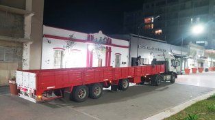 La maniobra indebida frente a la UCR fue este domingo a la noche. La ocupación no autorizada del espacio público puso en riesgo la integridad de transeúntes
