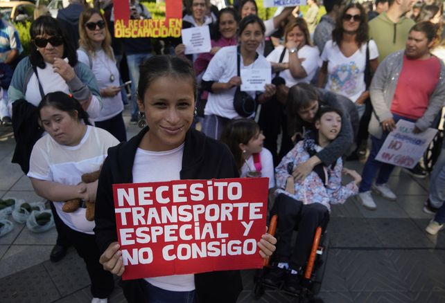 El transporte especial es uno de los servicios que no logra salir de la crisis por el recorte.