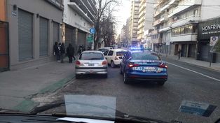El siniestro ocurrió en Córdoba al 3100 a las 6.45 AM del domingo. Cinco autos resultaron dañados.