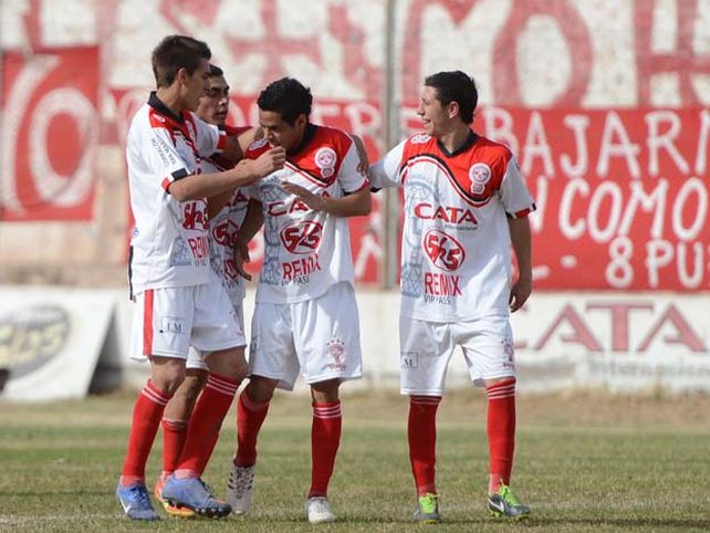 Huracán Las Heras recibirá a Centro Deportivo Rivadavia. Foto: UNO/ Archivo