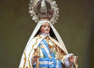 Video: inédita procesión con una virgen destrozada