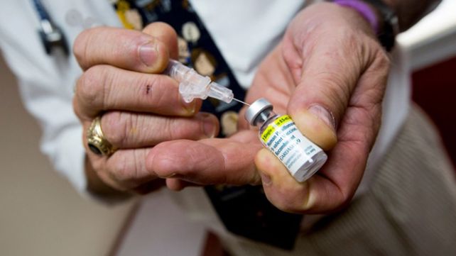 En Argentina, la estrategia de vacunación contra el VPH consiste en una primera dosis para chicos y chicas de 11 años y una segunda dosis con un intervalo mínimo de seis meses.