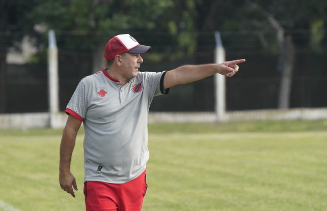 César Gaspari trata de ordenar a Unión.