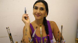 Luz Trapano en su taller de arte sobre calle Mendoza y Corrientes.