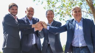 En Coronda, Perotti y Pullaro completaron el álbum de fotos de la transición santafesina, que se desarrolla sin conflictos pese al pedido del equipo del radical de mayor información.&nbsp;