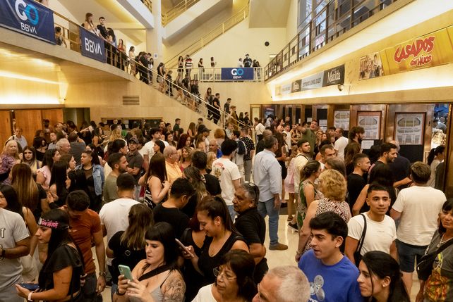 Casados con hijos: La familia Argento, un fenómeno de la TV que es un impacto teatral
