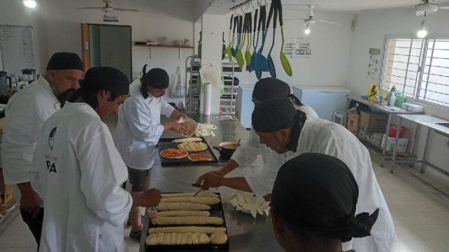 El municipio de Paraná impulsa talleres para personas en situación de calle.