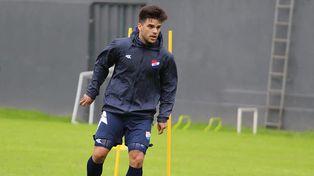 Brahian Ayala es un volante de buena pegada y despertó el interés del Kily González.
