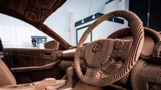Lexus construyó un auto con láminas de cartón inspirado en un arte japonés milenario