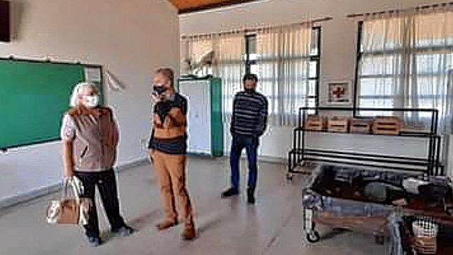 Directivos de la institución junto a sus pares de Agmer Concordia recorrieron el edificio escolar.