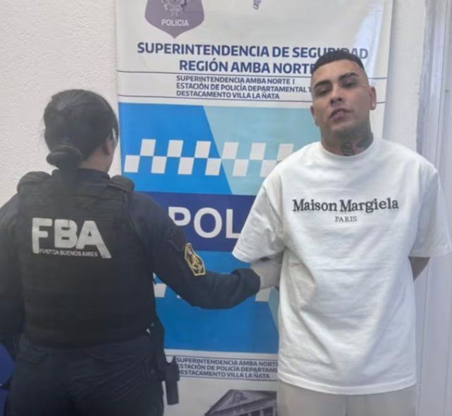Detuvieron al cantante Callejero Fino cuando iba con un arma en una camioneta sin patente