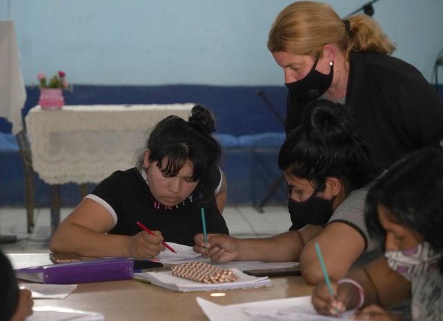 Al salón que funciona como multiaño asisten en su mayoría mujeres.