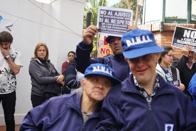 Sector vulnerable. Organizaciones que atienden a personas con discapacidad marcharon para hacer pública la difícil situación que atraviesan.