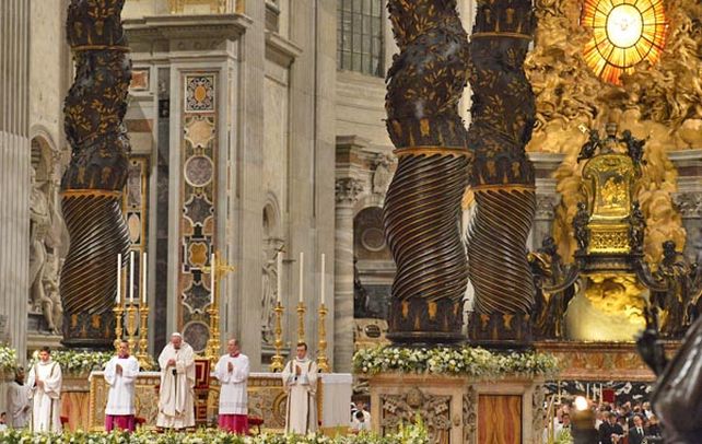 Esplendor. La basílica de San Pedro fue un escenario único para la más bella de las celebraciones católicas.