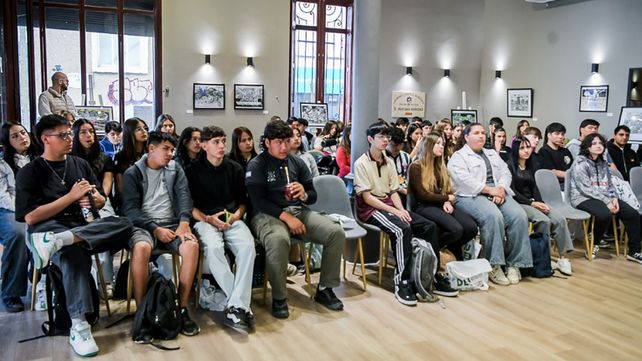 La capacitación está destinada e estudiantes secundarios. Abarca sistema democrático