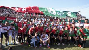 Coronel Aguirre de fiesta. En su nuevo estadio, con su gente y el Pocho&nbsp; Ezequiel Lavezzi, Aguirre llegó al centenario.