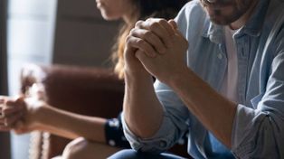 Convivían pero no estaban casados: deberá pagarle casi $52 millones a su expareja
