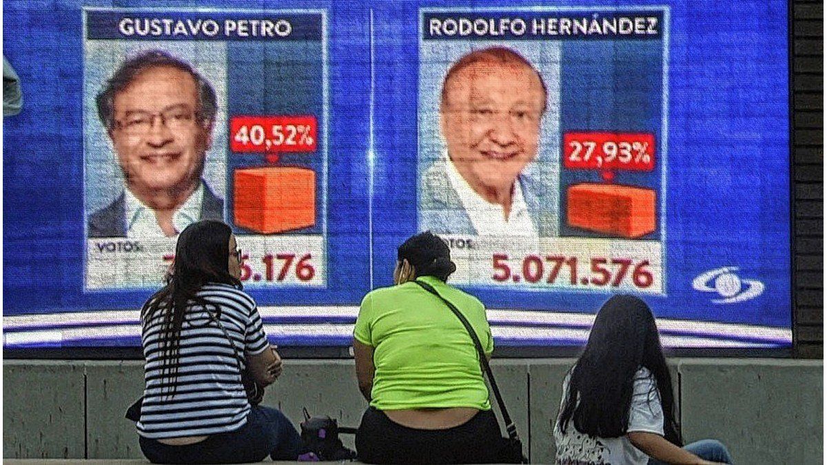 Colombia: Petro y Hernández en campaña para el balotaje