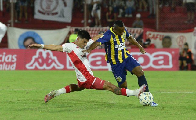 JCampaz tuvo ante Huracán una nueva presentación para olvido. El volante sigue muy flojo desde lo futbolístico y físico.