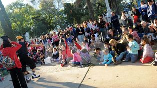 Los vecinos del Parque Alberdi realizaron una mateada dominguera en el día del amigo