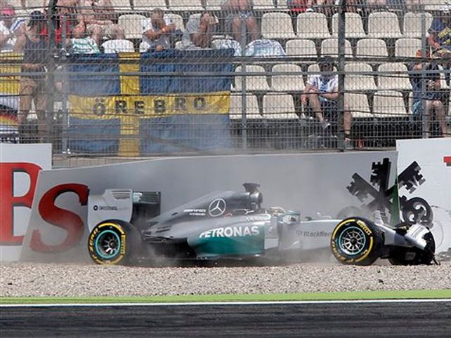 Hamilton se despistó y sufrió un violento accidente