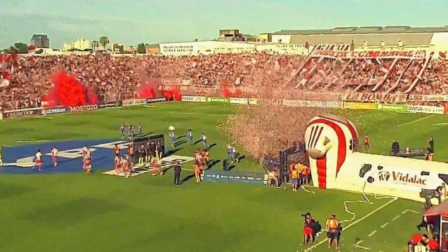 Unión: enorme recibimiento de los hinchas en el 15 de Abril