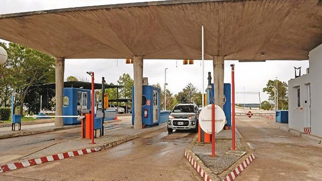 Casi sin cruces, suben peajes en cruces al Uruguay