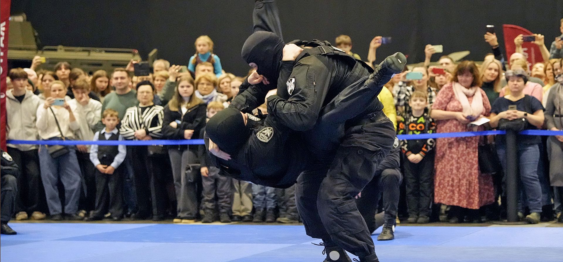 Soldados de la Rosguardia (Guardia Nacional) rusa muestran sus habilidades en el festival patriótico Soldados de la Rosguardia (Guardia Nacional) rusa muestran sus habilidades en el festival patriótico