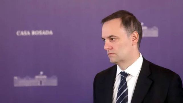 Manuel Adorni cuestionó a Santiago Caputo por intervenir en la entrevista a Javier Milei