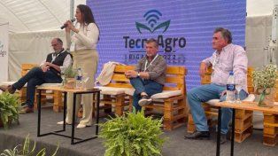 Referentes de la mesa de enlace le hablaron a los jóvenes.