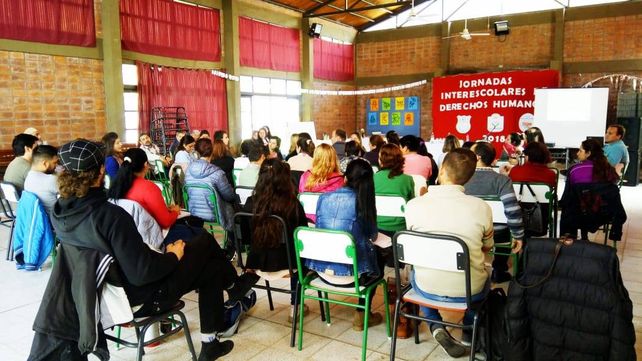 Escuelas secundarias debatieron sobre Derechos Humanos