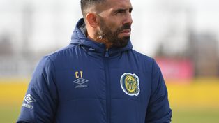 Carlos Tevez se puso el buzo de Central.