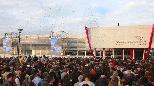 Algarabía. Los venadenses vivieron una jornada de fiesta frente al edificio del nuevo centro asistencial.&nbsp;