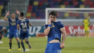 Con alma y vida. Luca Martínez Dupuy celebra el gol de la victoria agónica ante Central Córdoba de Santiago del Estero.