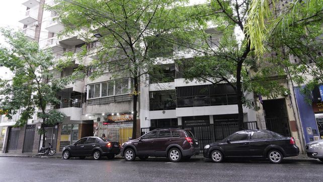 El edifico ubicado en España al 1600 tuvo que ser evacuado por una pérdida de agua que terminó afectando pasillos y escaleras