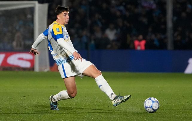 Agustín Sández no la tiene fácil. Padece una molestia en el gemelo. Si no llega, en su lugar irá Alexis Soto.