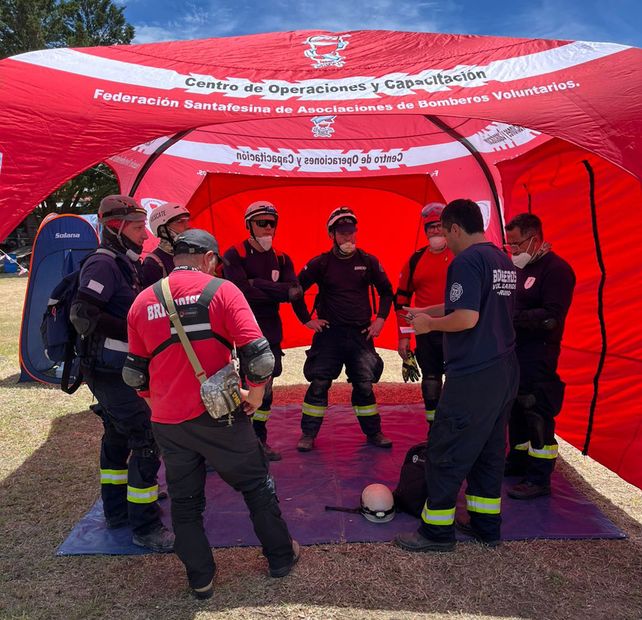 Derrumbe en Villa Gesell: bomberos santafesinos regresan con la satisfacción del deber cumplido
