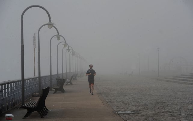 Este martes 23 de julio llegó con una densa niebla .&nbsp;