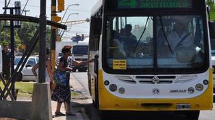 Qué recomendaciones dan a viajeros y para el transporte público