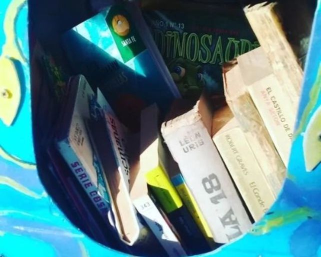 Un pulpo azul que invita a leer y compartir al aire libre