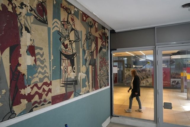 Después de cinco años oculto, un mural de Julio Vanzo vuelve a salir a la luz