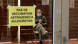 Usar o no la vacuna del laboratorio AstraZeneca se transformó en un dilema mundial