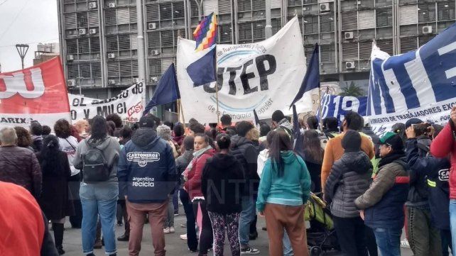 En el Día del Maestro, Agmer Paraná y distintas organizaciones, marchan y reclaman