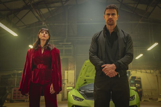 Kaya Scodelario y Theo James protagonizan la serie “Los caballeros”.&nbsp;