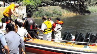 Dos turistas de EEUU murieron al volcar una lancha en las Cataratas