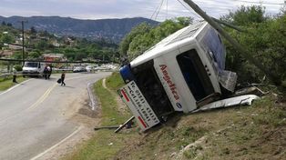 Al menos 21 heridos al quedar sin frenos un micro repleto de estudiantes en Carlos Paz