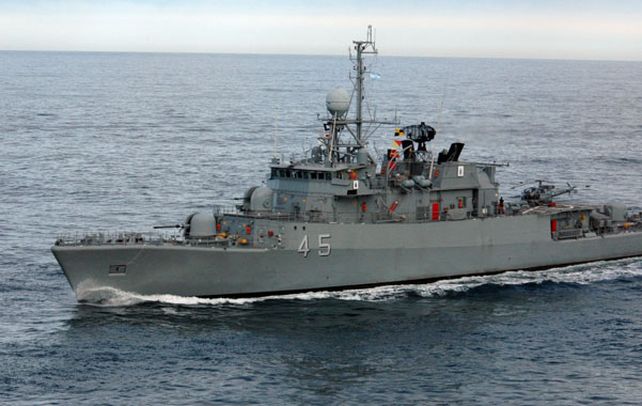 Ayuda. La corbeta ARA Gómez Roca zarpó ayer para participar del rescate.
