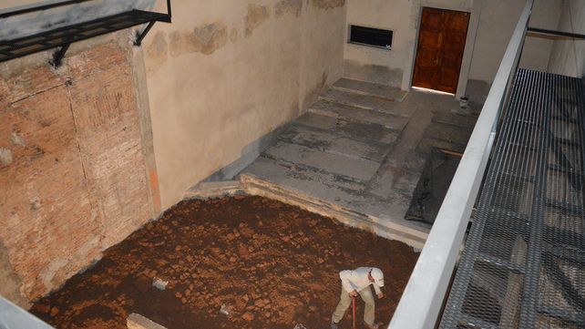 De la destrucción a la vida. Avanzan los trabajos en la sala teatral de la Casa de la Cultura.