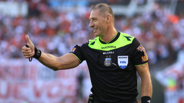 ¿Cómo le fue a Colón con Pitana, el árbitro de la final?